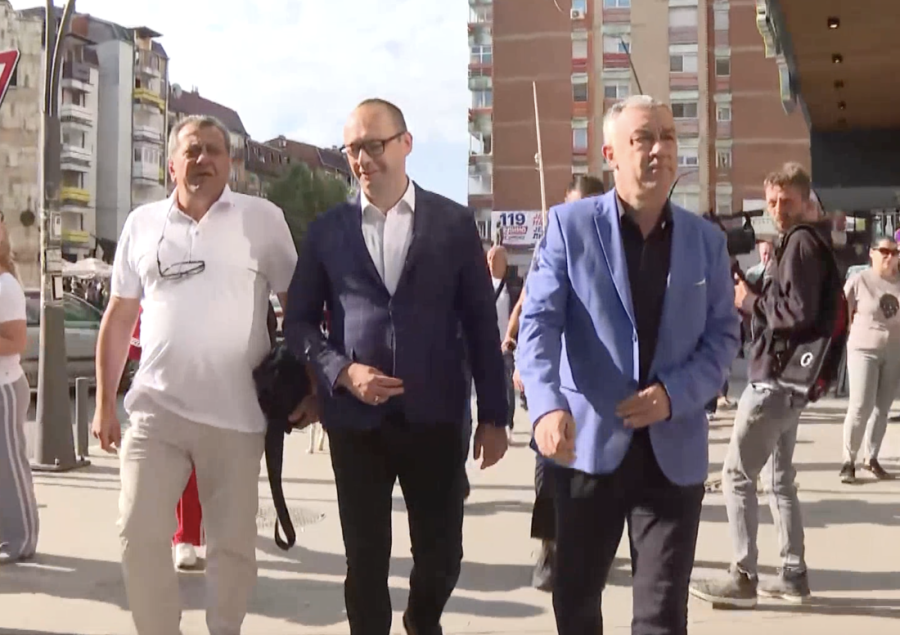 Elek nakon glasanja poslao poruku građanima: Važno je da svi izađu na izbore (FOTO/VIDEO)