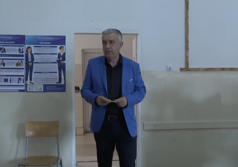 Elek nakon glasanja poslao poruku građanima: Važno je da svi izađu na izbore (FOTO/VIDEO)