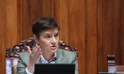 Brnabić ogolila besmislenost blokadera: Vučić im jedan dan izolovan, drugi dan potrčko svetskih sila!