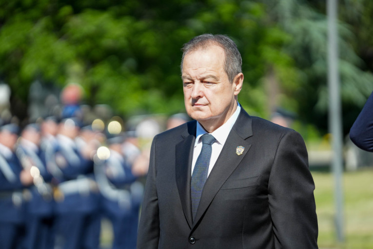 Pale maske, cilj je ulica, a ne izbori: Blokaderi i antisrpska opozicija planiraju haos nakon izbora, evo šta je poručio Miloš Francuz!