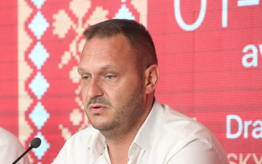 Prvi snimak ćerke Dejana Petrovića nakon pretrpljenog nasilja: Nosi kragnu i peva ovu pesmu! (VIDEO)