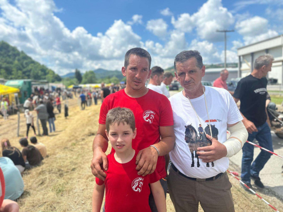 Preko 100 konja iz svih delova Srbije stiglo u ovo selo: Štraparijada u Kotraži dokazala - stari običaji i tradicija još se čuvaju