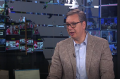 Vučić: Sigurna su povećanja penzija, radimo na smanjenju cene lekova!