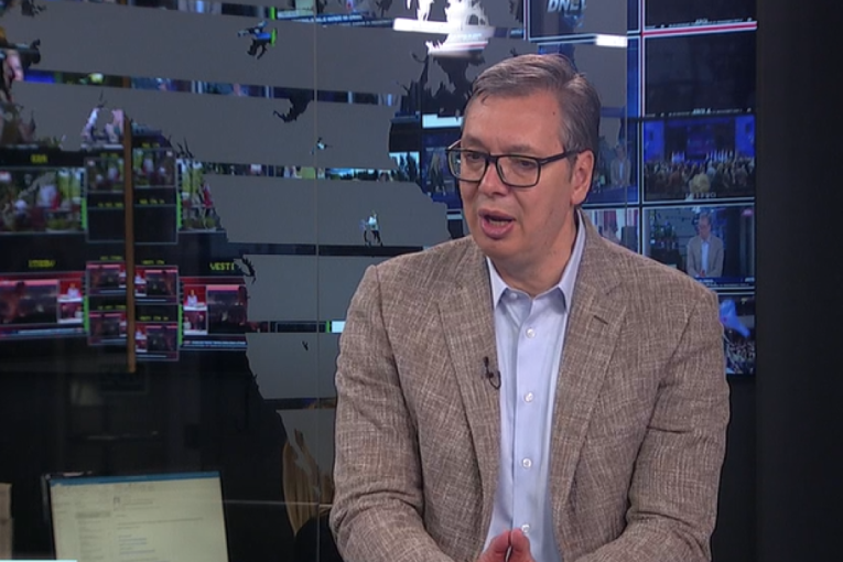 Vučić: Sigurna su povećanja penzija, radimo na smanjenju cene lekova!