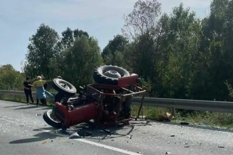 Poginuo na licu mesta: Prevrnuo se traktor kod Novog Pazara