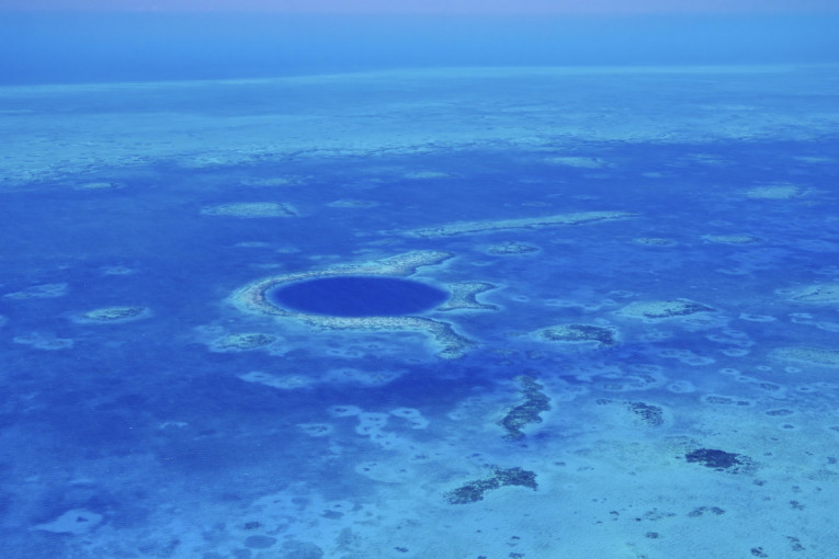 Mesto koje se vidi i iz svemira: Priča o neobičnom fenomenu u srcu Kariba (FOTO)
