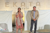 Nataša Ninković i Zoran Cvijanović celu predstavu odigrali na kiši: Uz ovacije završen prvi Ekata festival (FOTO)