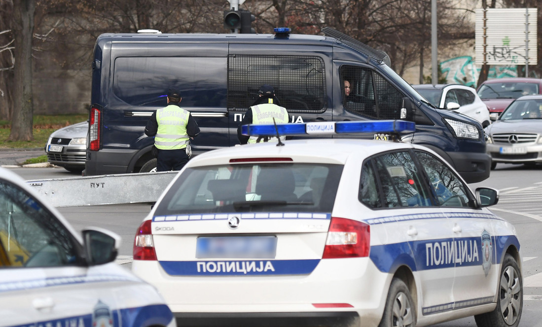Kolaps posle Vrčina: Sudar dva automobila napravio kilometarske kolone (VIDEO)