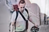 Ko je muškarac ubijen ispred policijske stanice u Barsi? Istražuje se veza sa Balkanom, objavljena slika napadača (FOTO)