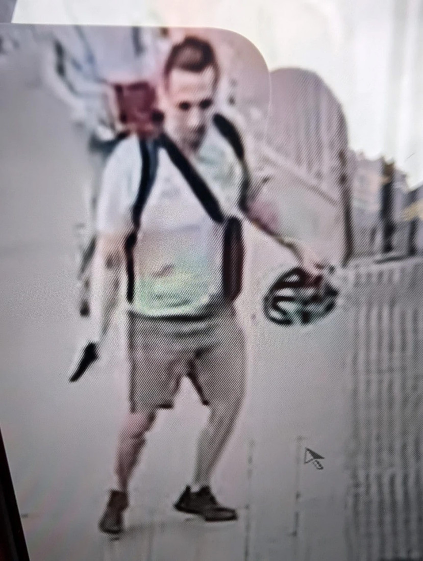 Ko je muškarac ubijen ispred policijske stanice u Barsi? Istražuje se veza sa Balkanom, objavljena slika napadača (FOTO)