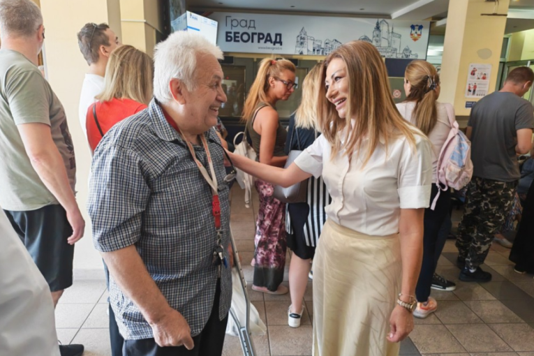 Veliko interesovanje: U Opštini Voždovac počelo preuzimanje kartica za besplatan ulazak na bazene