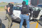 UKP opkolio vozilo! Filmska akcija hapšenja nasred auto-puta, u gepeku kilogram droge! (VIDEO)