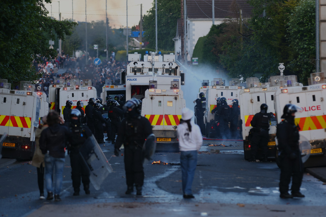 Vodenim topovima očistili proteste: Pogledajte policijsku akciju u Belfastu (FOTO/VIDEO)