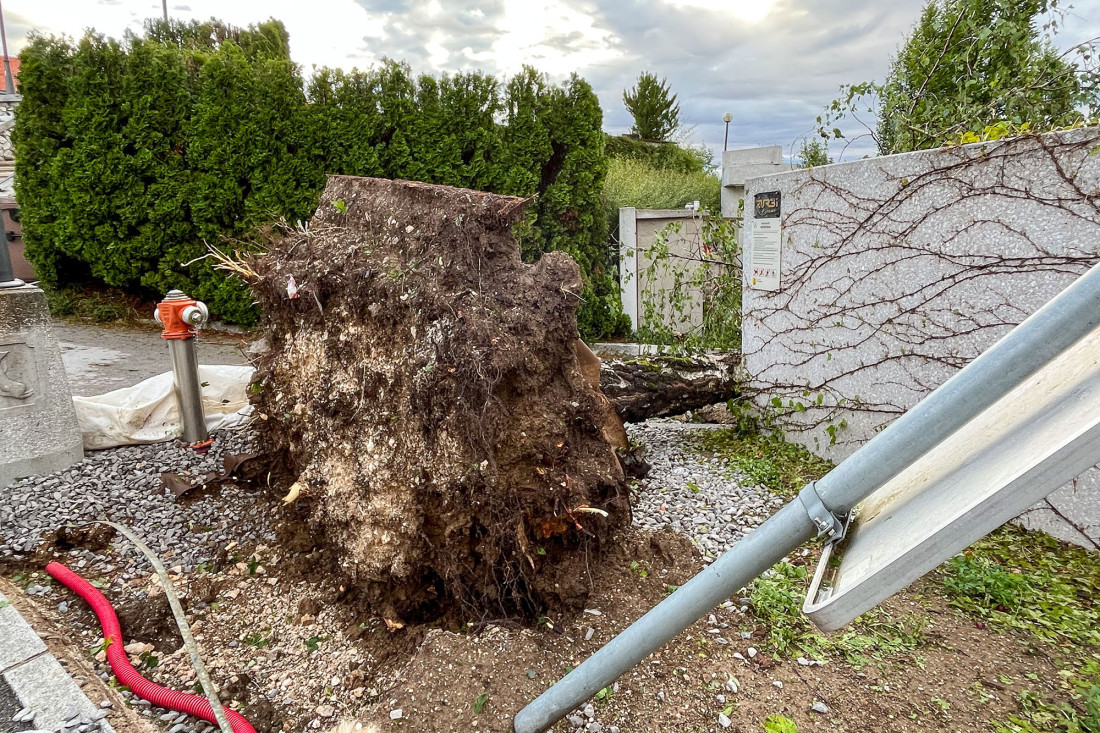 Olujno nevreme razorilo sela: Sve je ličilo na apokalipsu, sudnji dan (FOTO)