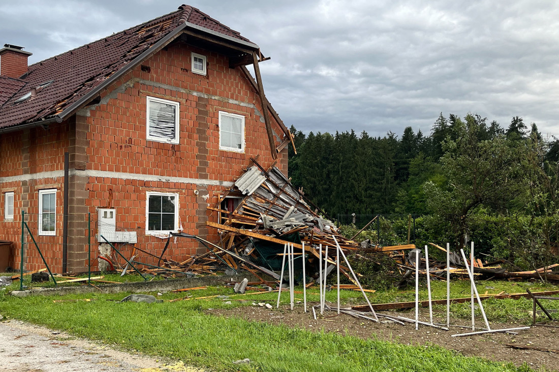 Olujno nevreme razorilo sela: Sve je ličilo na apokalipsu, sudnji dan (FOTO)