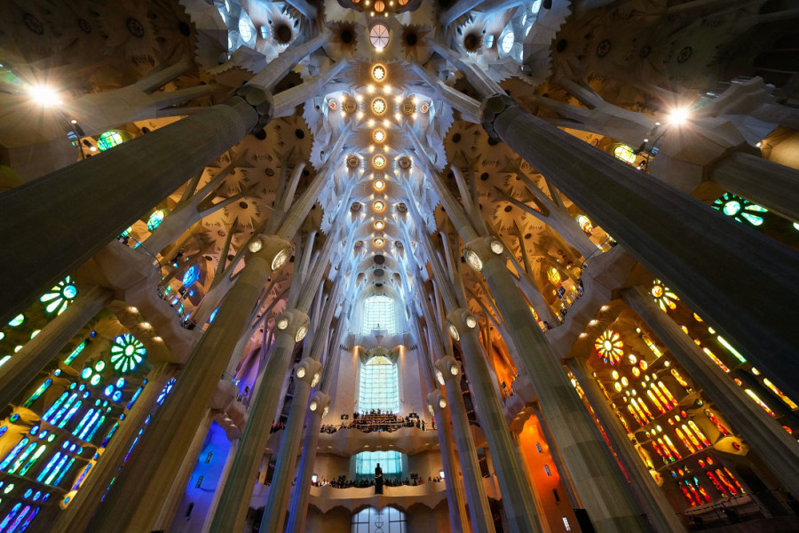 Sagrada Familija dobila najvišu kulu na svetu: Nakon sinoćnog spektakla pred 120.000 ljudi danas je otvorena i za turističke posete (FOTO)