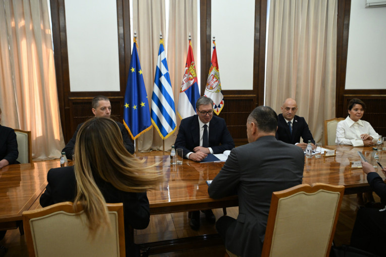 Vučić sa Gerapetritisom o daljem jačanju odnosa Srbije i Grčke i evropskoj perspektivi (FOTO)