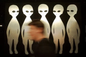 Pentagon otvorio nove NLO dosijee! Objavljeni tajni snimci misterioznih kugli na nebu(FOTO)