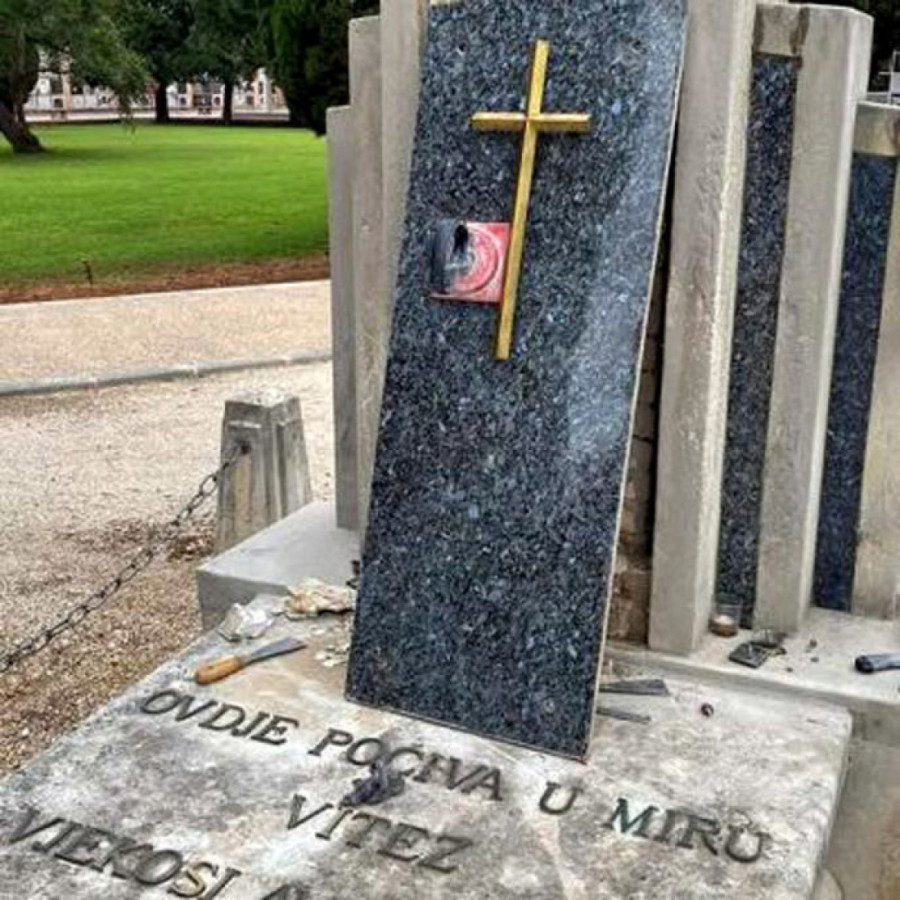 Pao simbol ustaškog zla! Uklonjena obeležja sa groba Maksa Luburića, krvniku više nema mesta za slavljenje!