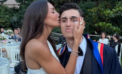 Sin Emine Jahović maturirao: Pevačica puca od ponosa, zablistala u belom (FOTO)