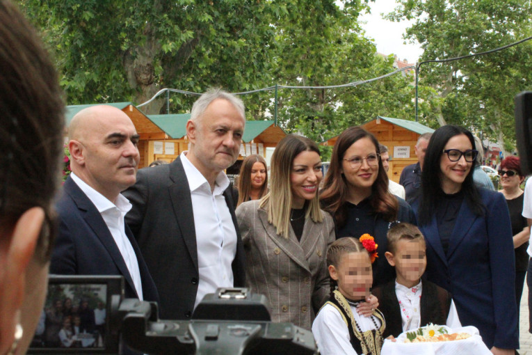 Mesarović: Pokazali smo kakav je Surčin bio pre 2012. i kako izgleda od dolaska SNS-a