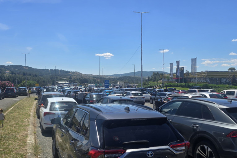 Kolaps na ulazu u Grčku: Kilometarske kolone na Evzoniju, čeka se satima! (FOTO)