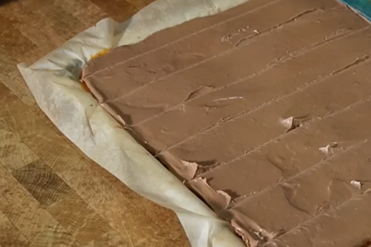 Recept dana: Čokoladne kocke sa višnjama su toliko dobre da će svi tražiti parče više
