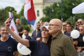 Vučević krenuo u vožnju po Vojvodini: Ovo je poruka lidera SNS-a (FOTO)