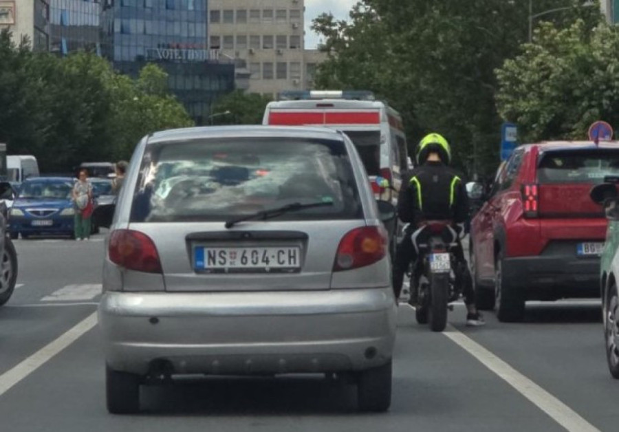 Žestoka blamaža blokadera: Skupili pet ljudi na Banovom brdu, da nije tužno bilo bi smešno! (VIDEO)