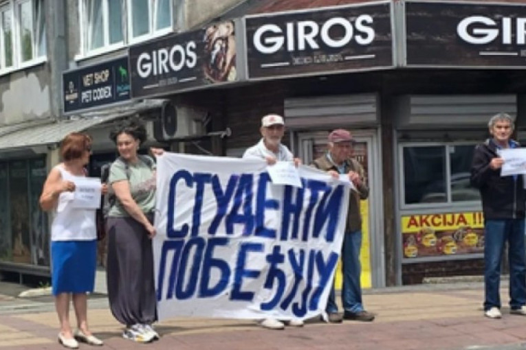Žestoka blamaža blokadera: Skupili pet ljudi na Banovom brdu, da nije tužno bilo bi smešno! (VIDEO)