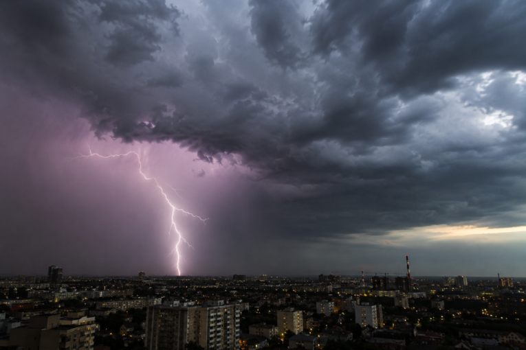 Nevreme juri ka Srbiji, Beograd na velikom udaru: RHMZ upalio alarm, nek se pripreme i ovi delovi zemlje!