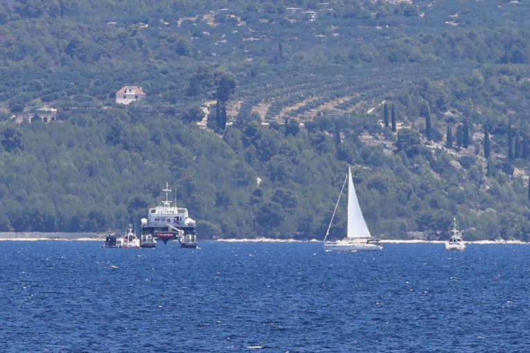 Detalji horora na Jadranu! Troje mrtvih posle sudara katamarana i jedrilice, za jednom osobom se još traga(FOTO)