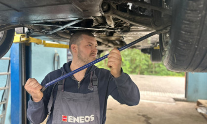 Krećete na more automobilom: Automehaničar otkrio koje delove vozila treba pregledati pre puta (FOTO)