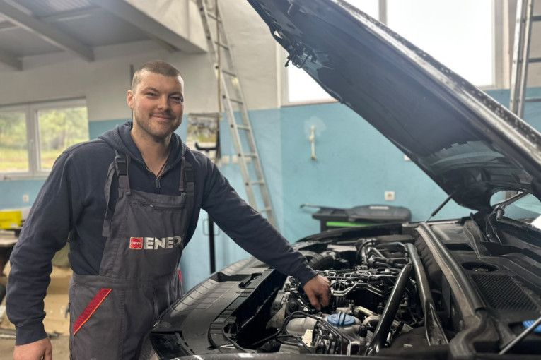Krećete na more automobilom: Automehaničar otkrio koje delove vozila treba pregledati pre puta (FOTO)