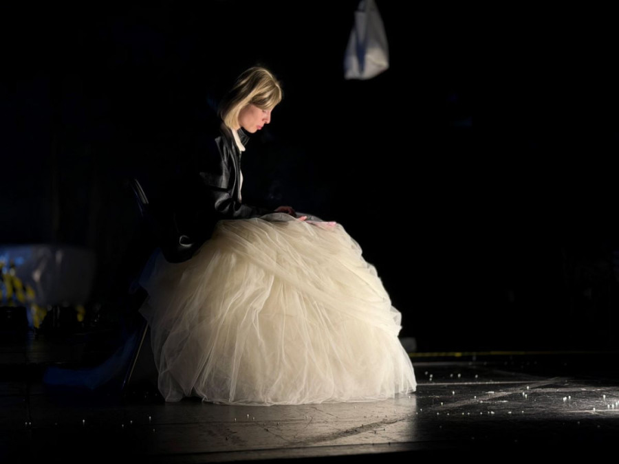 Ovacije za "Božje ljude" u Narodnom pozorištu: Priča o o sudbini, smrti i ludilu (FOTO)