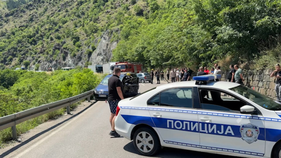 Težak udes kod Kraljeva: U automobilu bila beba stara samo 15 dana! (FOTO)