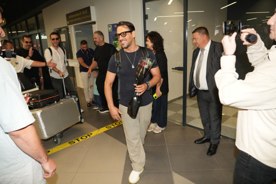 Nikos Vertis stigao u Beograd! Zbog jednog nije skidao osmeh sa lica (VIDEO)