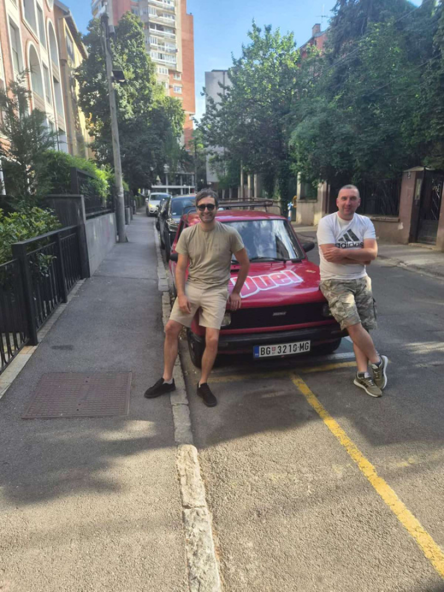 Krenuli su da mu se smeju na granici, a on "Stojadinom" osvojio Evropu: Ono što je uradio po povratku rasplakalo je Srbiju! (FOTO)