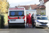 Teška nesreća u Mladenovcu: Na dečaka (12) pala konstrukcija autobuskog stajališta, lekari mu se bore za život