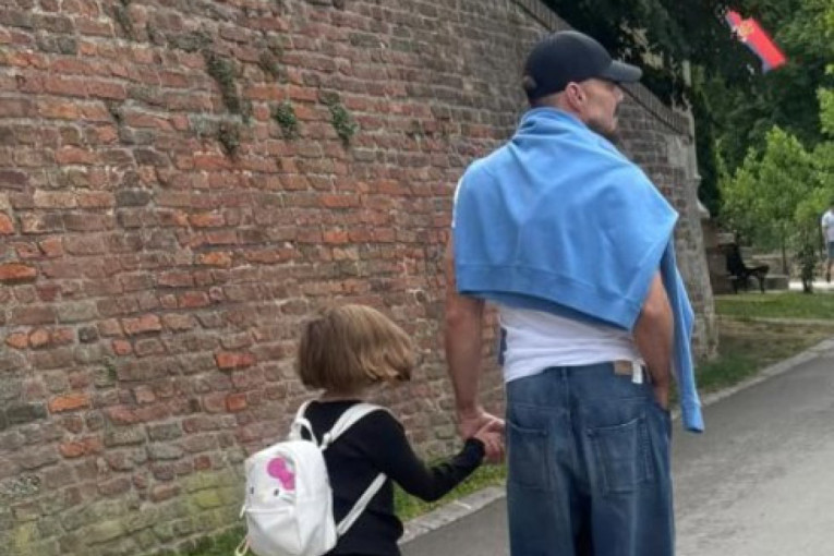 Riki Martin oduševljen Beogradom: Latino zavodnik sa porodicom na Kalemegdanu! (FOTO)