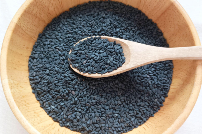 Zaboravite bademovo i ovseno, crno mleko je potpuni hit među ljubiteljima zdravog života (RECEPT)