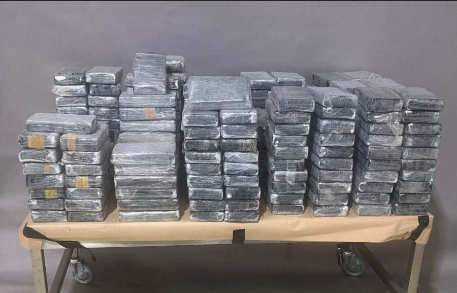 Ispod lažnog poda krili bogatstvo od pola milijarde evra: Policija otkrila 2,7 tone kokaina u tajnom bunkeru