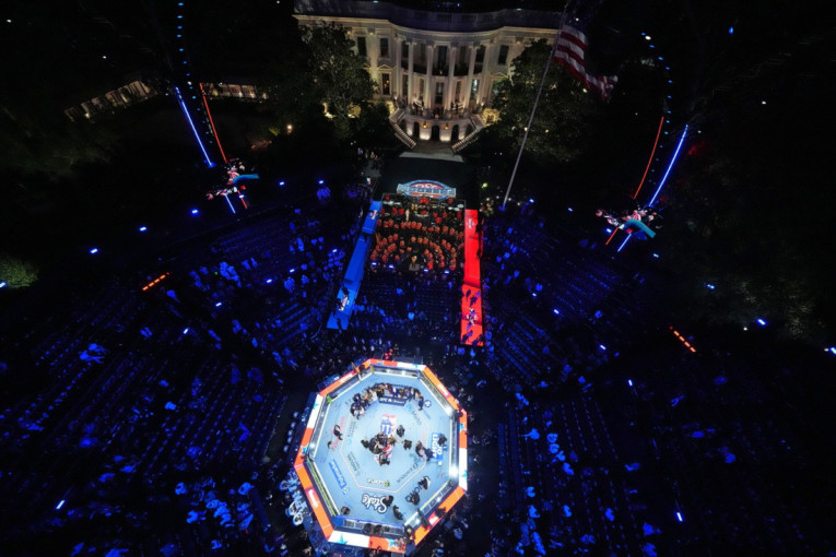 Skandal na proslavi Trampovog rođendana! Osvanule poruke njegovog sina i legende UFC-a, svi bruje da su borbe nameštene (FOTO)