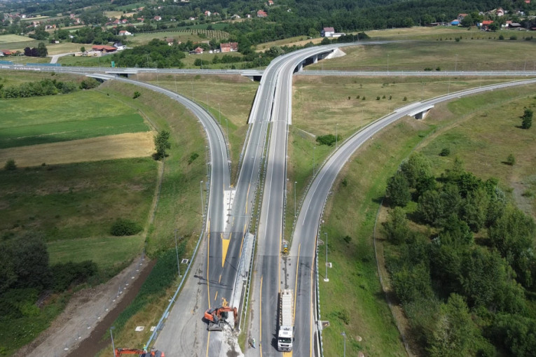 Neverovatne slike koje menjaju Srbiju: Ovako izgleda spajanje dva auto-puta! (FOTO)