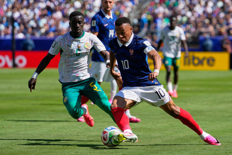 Francuska - Senegal: Uspavanka u Nju Džersiju, Mbape je nevidljiv!