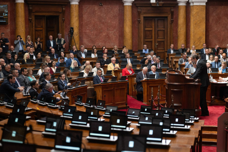 Poslanici prihvatili da vode objedinjenu raspravu o svim tačkama dnevnog reda
