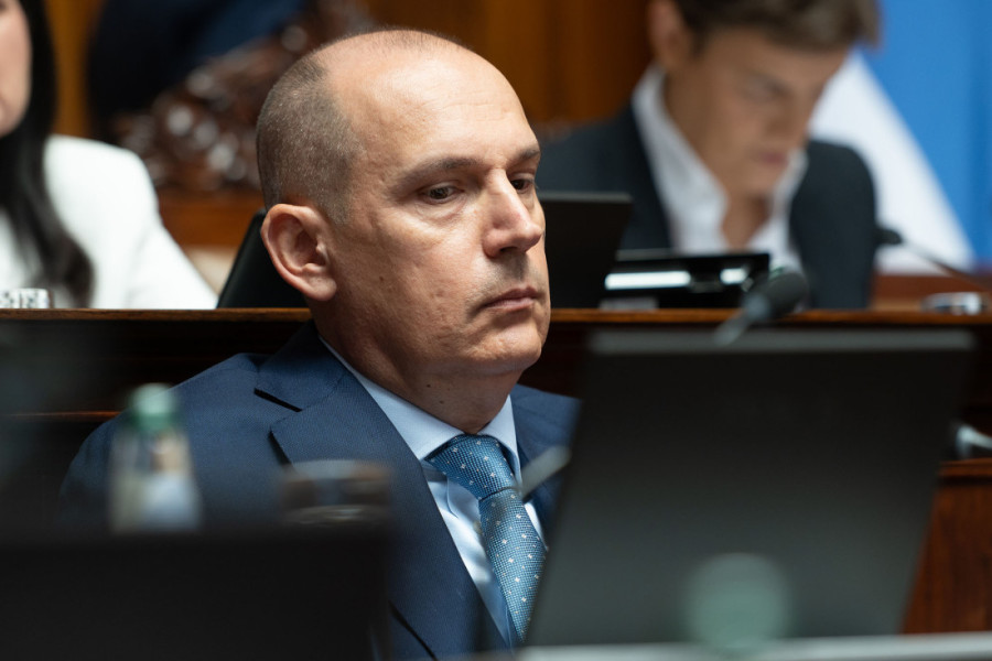 Lončar poslao snažnu poruku posle potpisa za listu SNS: Srbija nema vremena za blokade i nazadovanje!
