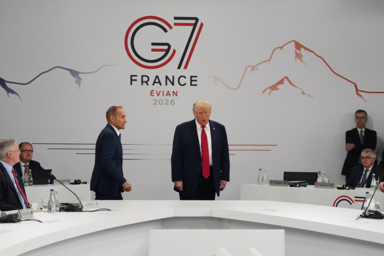 Tramp kasnio sat vremena na satanak G7, pa ušao pompezno: Ja sam šef