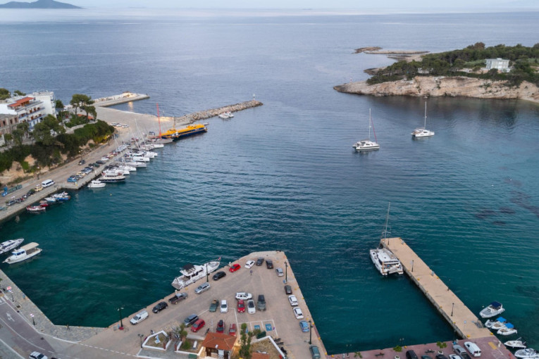 Zaljubićete se u njegovu lepotu: Dok svi hrle na Santorini i Mikonos, ovo grčko ostrvo ostaje skriveni raj (FOTO)
