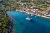 Zaljubićete se u njegovu lepotu: Dok svi hrle na Santorini i Mikonos, ovo grčko ostrvo ostaje skriveni raj (FOTO)